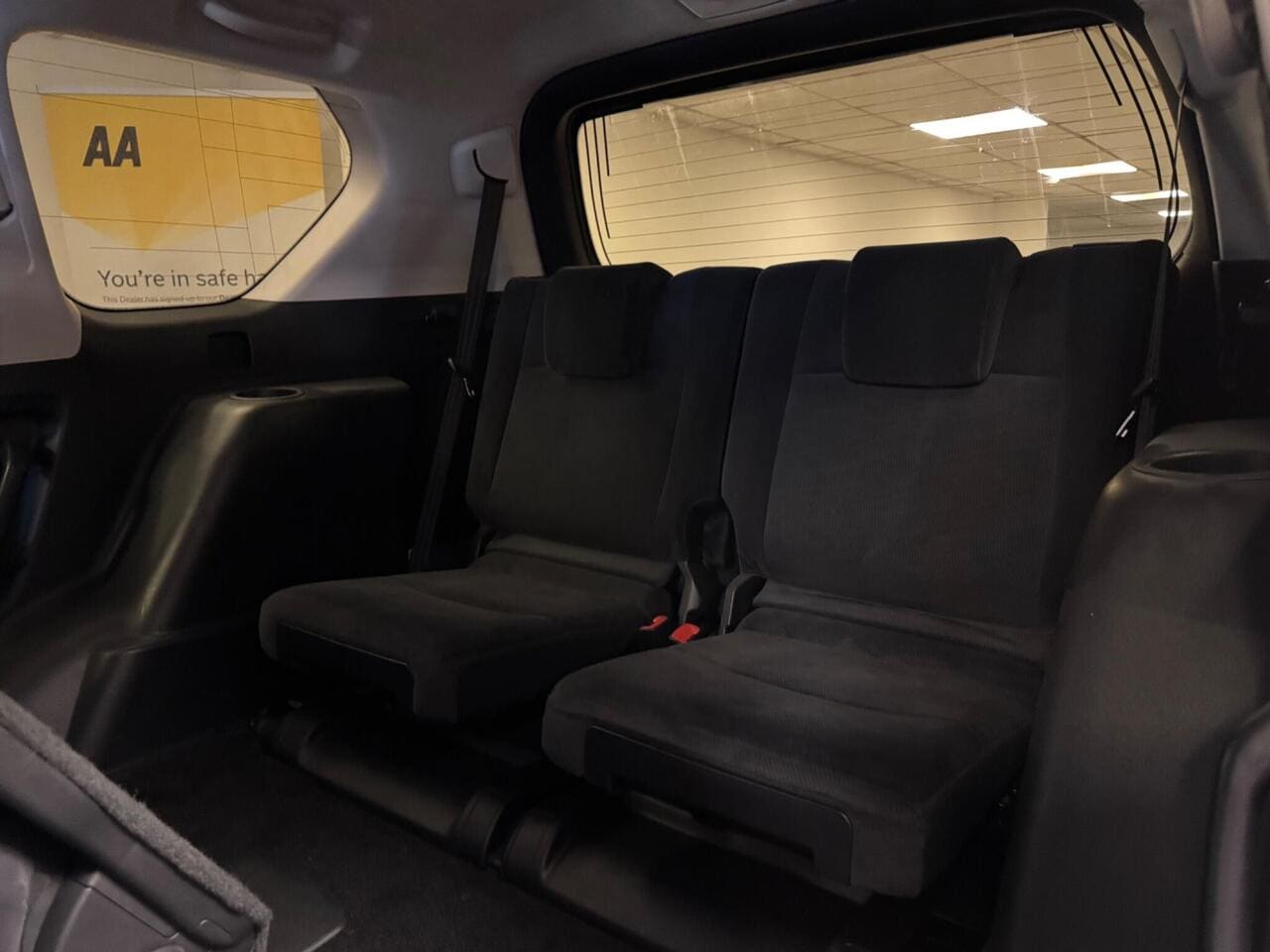 2019 Toyota Land Cruiser, seats rear (photo 7 of 39)