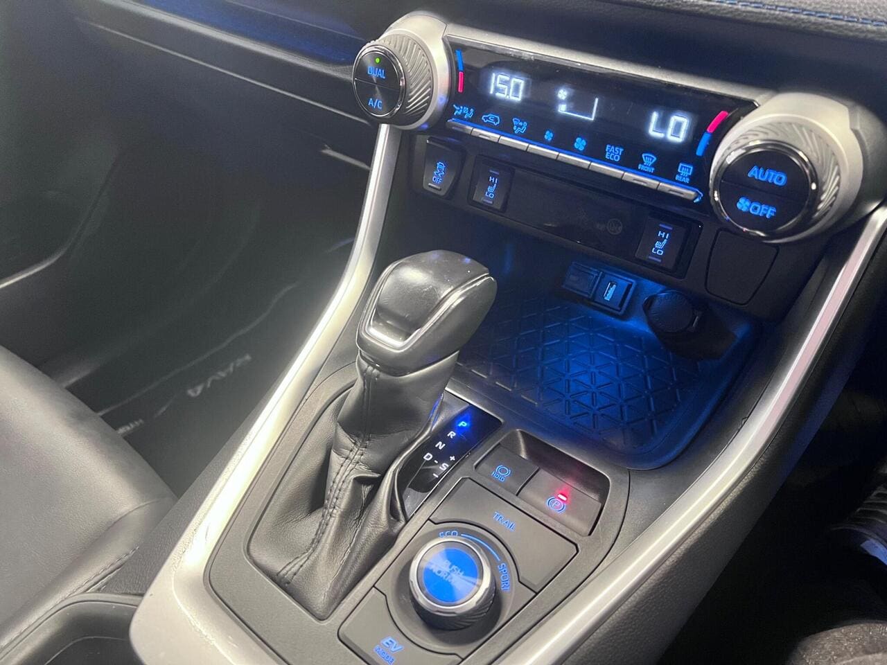 2020 Toyota RAV4, interior front (photo 45 of 49)