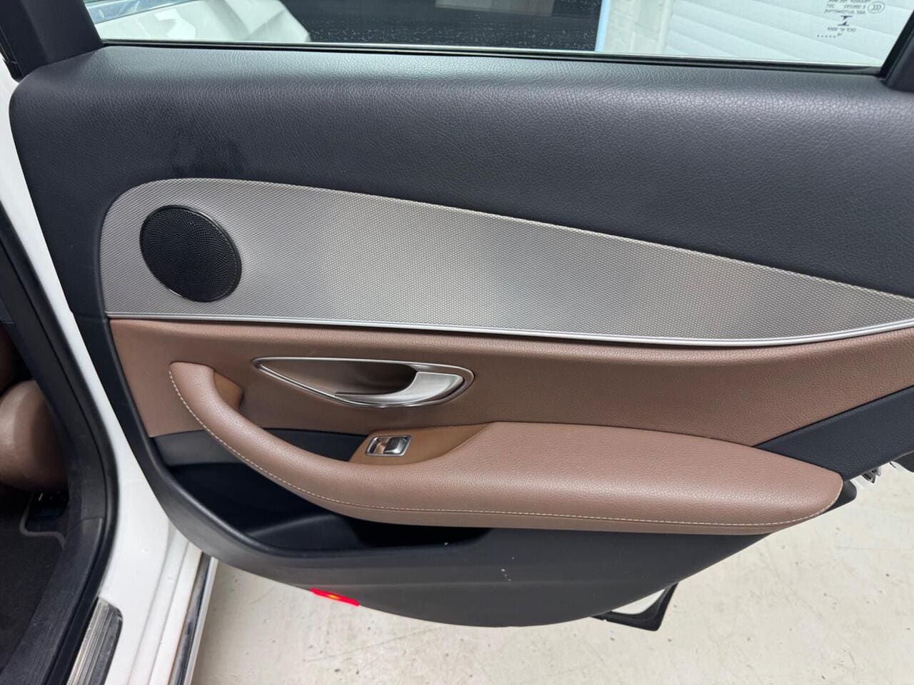 2018 Mercedes-Benz E Class, door interior (photo 12 of 36)