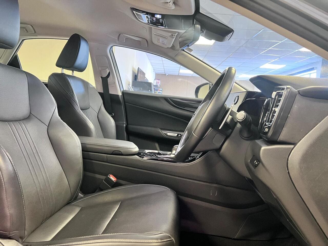 2022 Lexus NX, seat driver (photo 14 of 30)