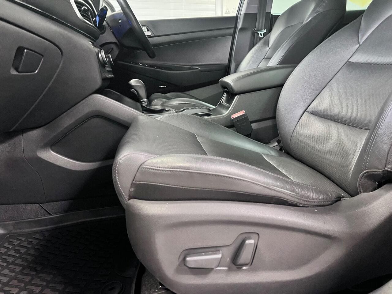 2020 Hyundai TUCSON, seat front passenger (photo 21 of 40)