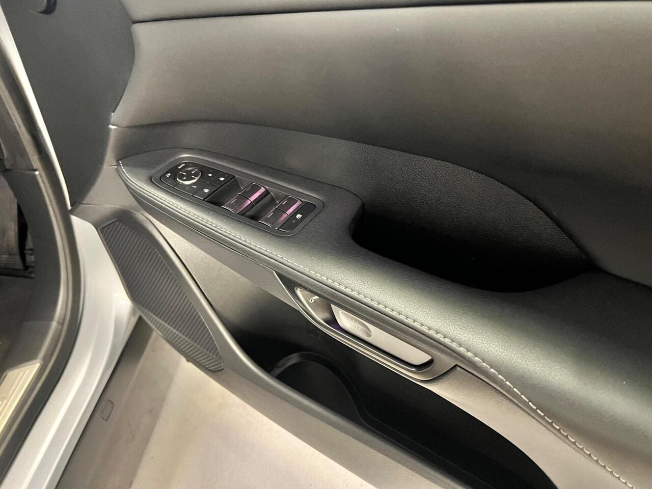 2024 Lexus RX (photo 17 of 57)