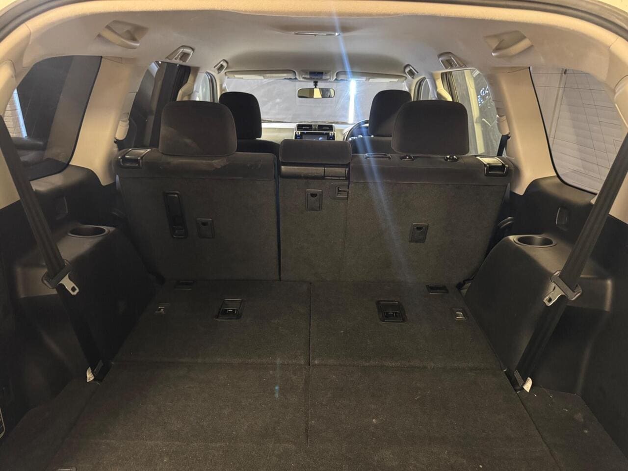 2019 Toyota Land Cruiser, seats rear (photo 38 of 39)