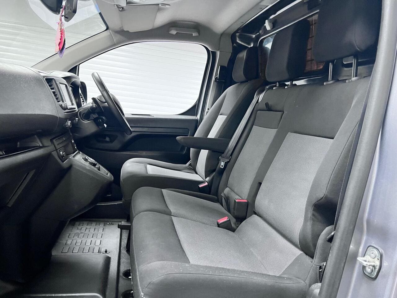 2023 Toyota ProAce, seat front passenger (photo 19 of 36)
