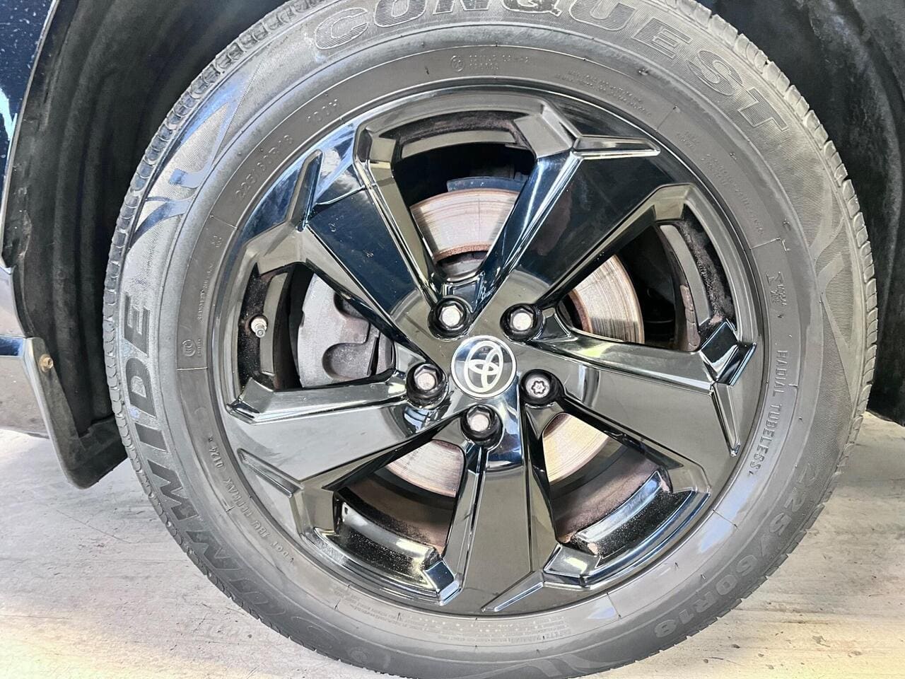 2020 Toyota RAV4, wheel (photo 21 of 49)