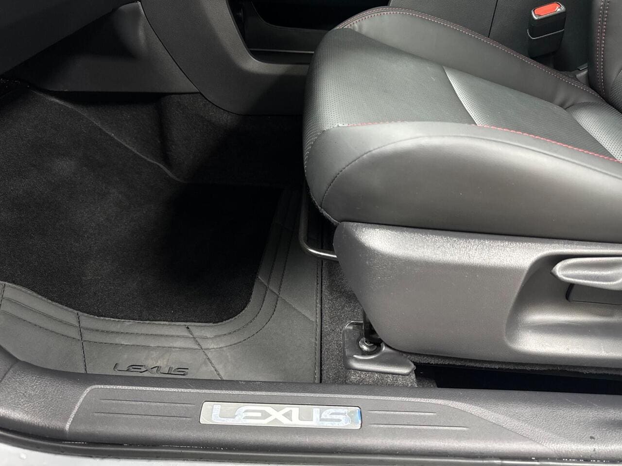 2025 Lexus LBX (photo 19 of 38)