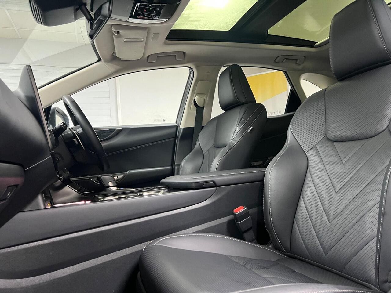 2022 Lexus NX, seat front passenger (photo 30 of 46)