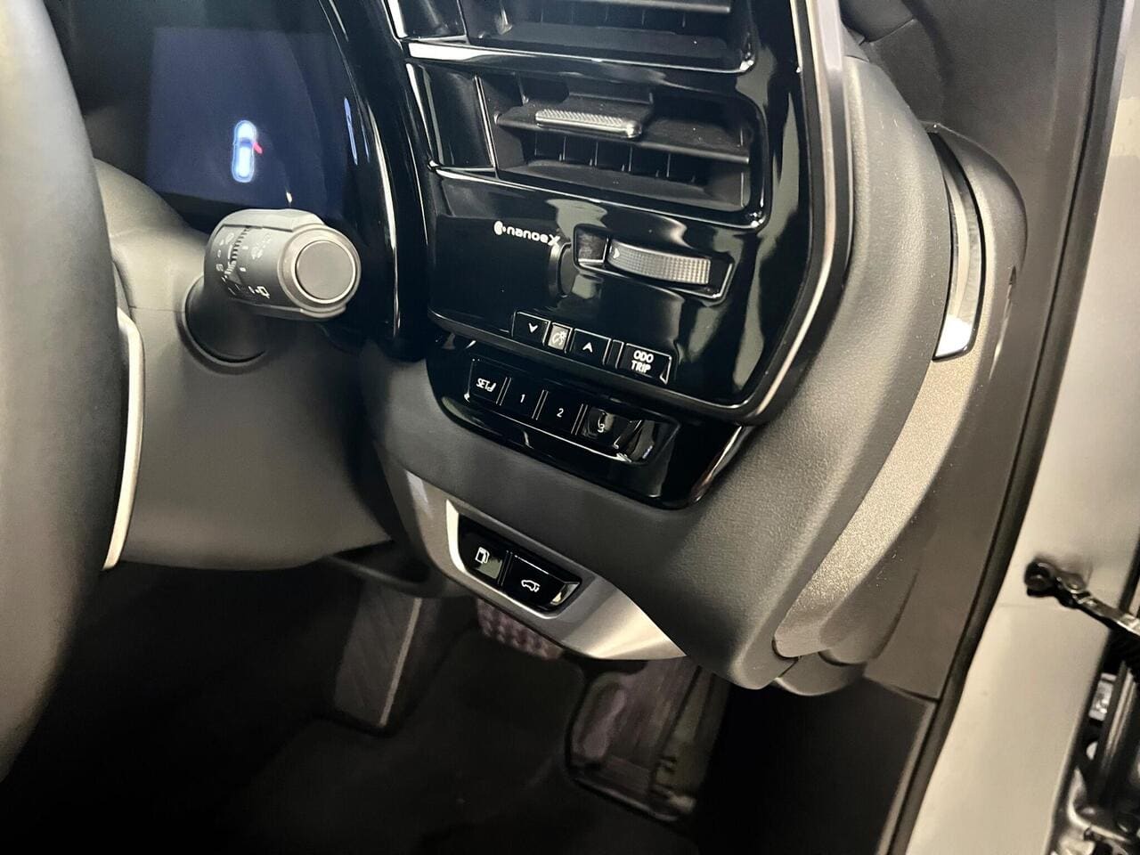 2024 Lexus RX, misc controls (photo 22 of 57)