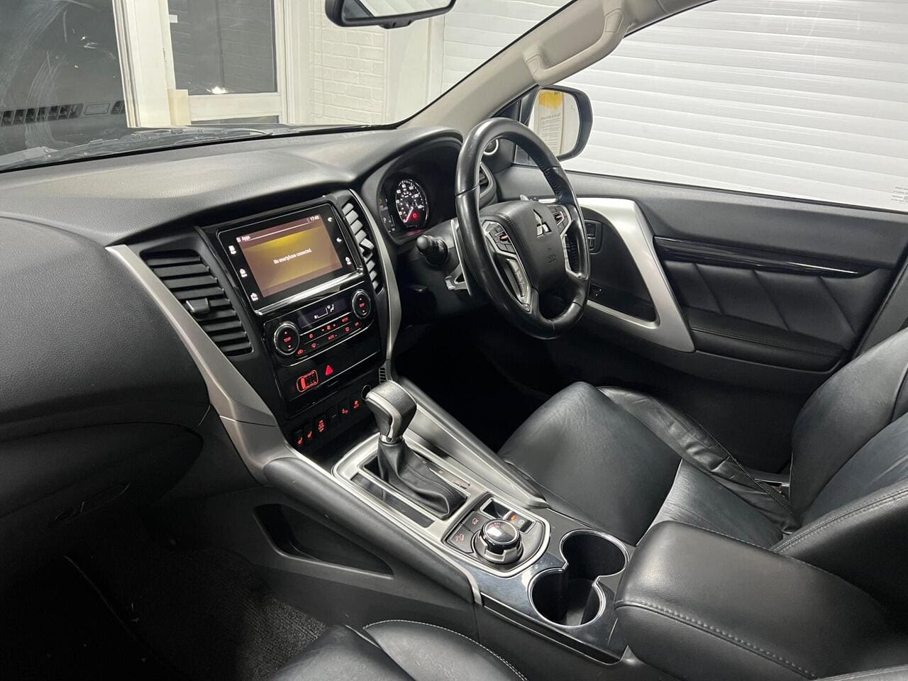 2020 Mitsubishi Shogun Sport, interior front (photo 14 of 44)