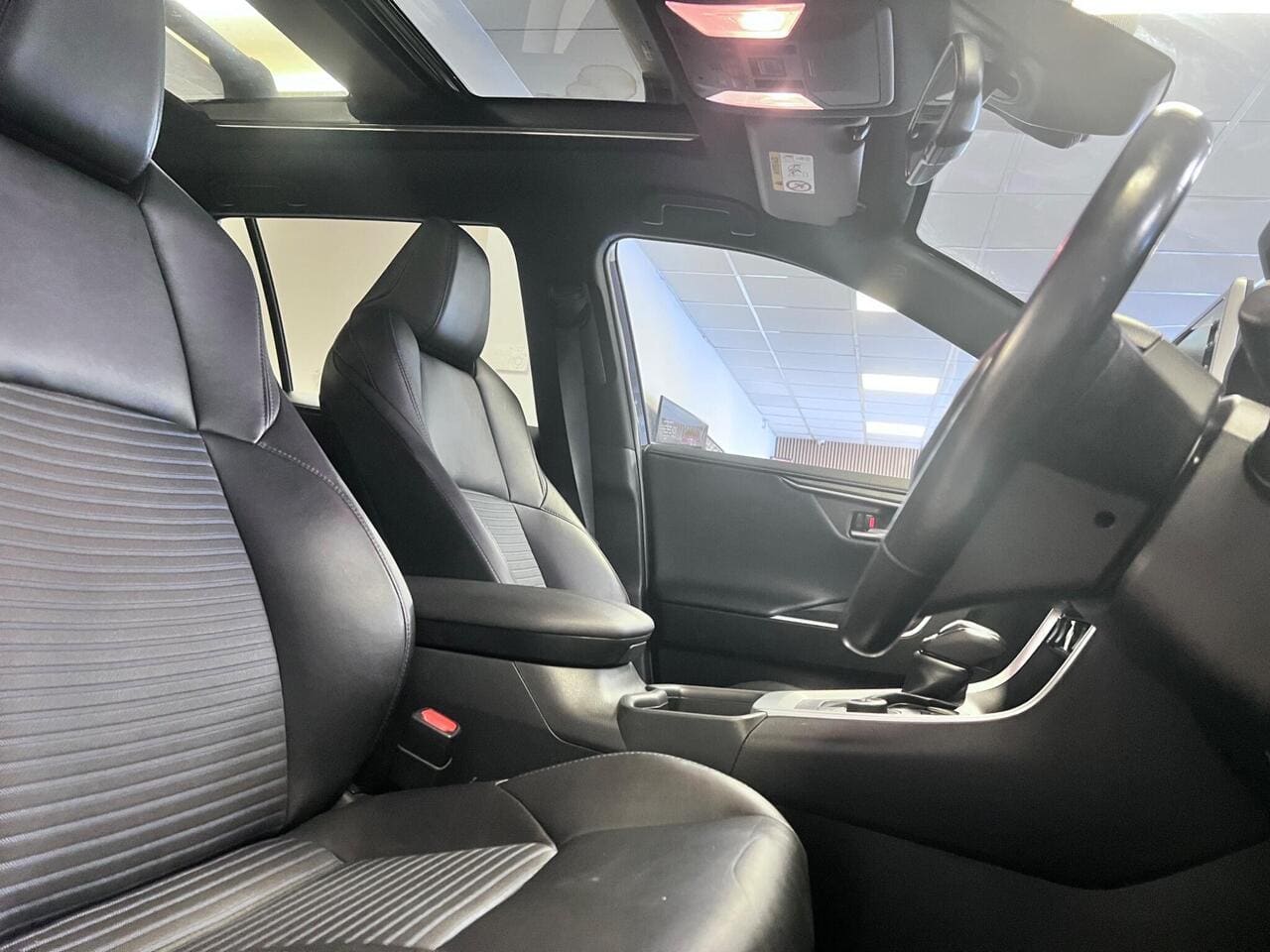 2020 Toyota RAV4, seat driver (photo 39 of 49)