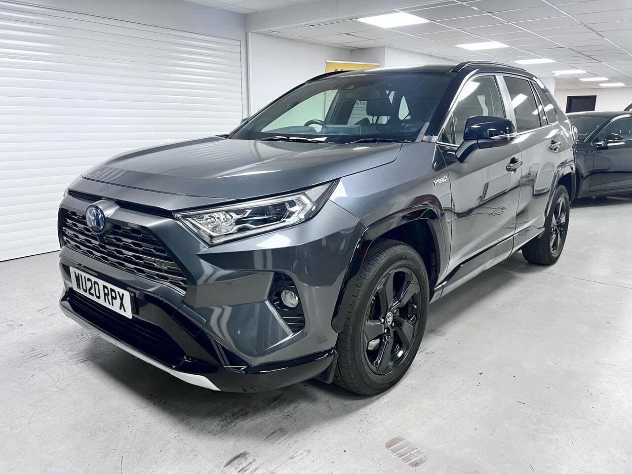 2020 Toyota RAV4, front left (photo 1 of 43)