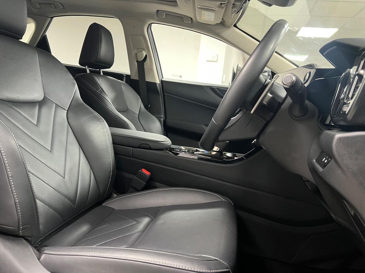 2022 Lexus NX, seat driver (photo 14 of 46)