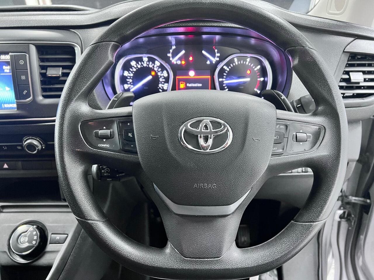 2023 Toyota ProAce, steering wheel (photo 7 of 36)