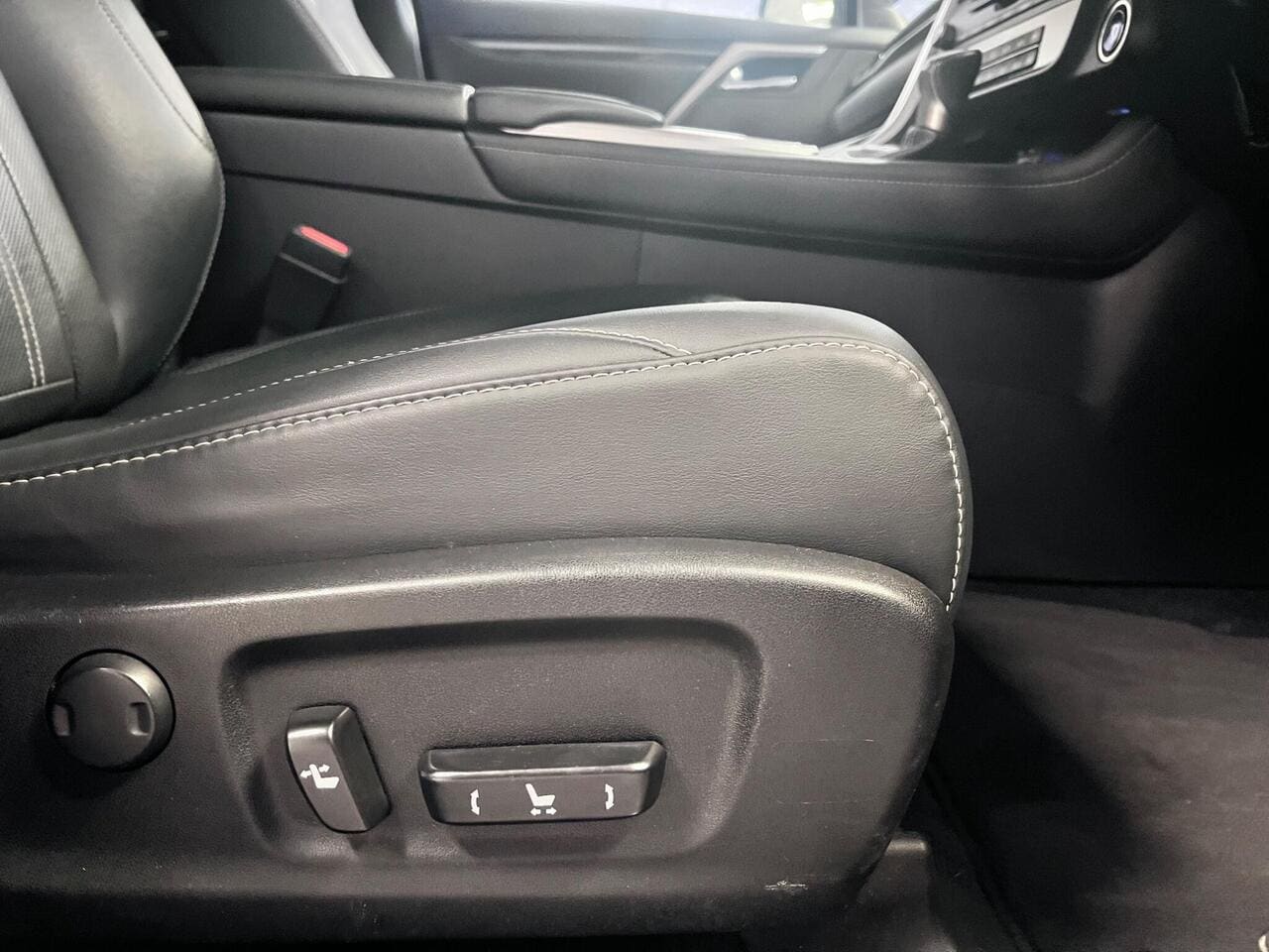 2020 Lexus RX, misc controls (photo 35 of 45)