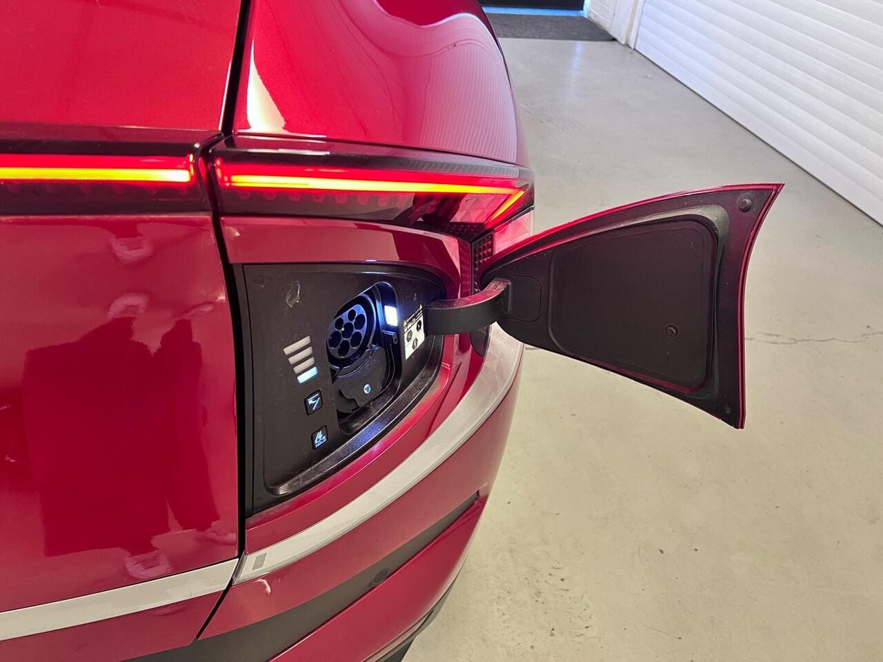 2025 Kia EV6 (photo 30 of 37)