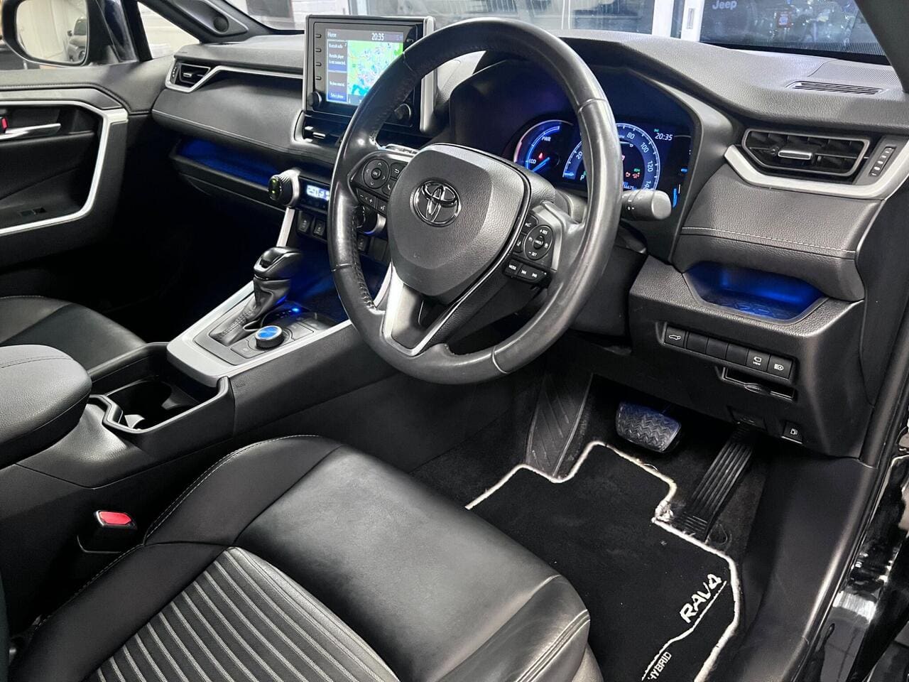 2021 Toyota RAV4, seat driver (photo 18 of 38)