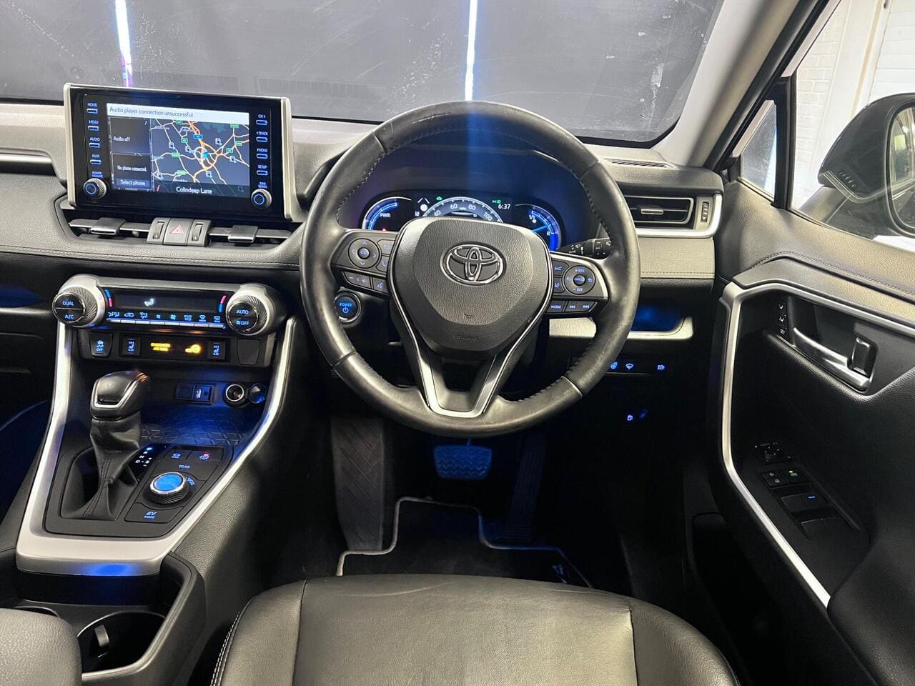 2019 Toyota RAV4, steering wheel (photo 12 of 37)