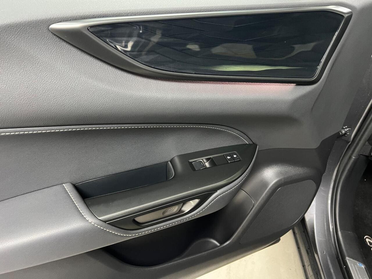 2022 Lexus NX, door interior (photo 28 of 46)