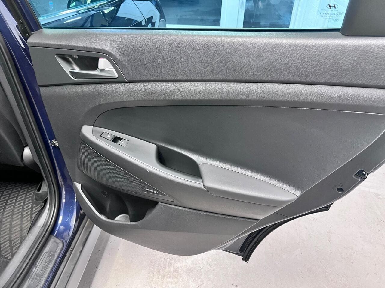 2020 Hyundai TUCSON, door interior (photo 27 of 40)